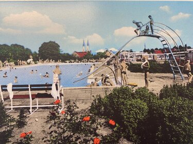 Postkarte Freibad - Blick auf den Dom